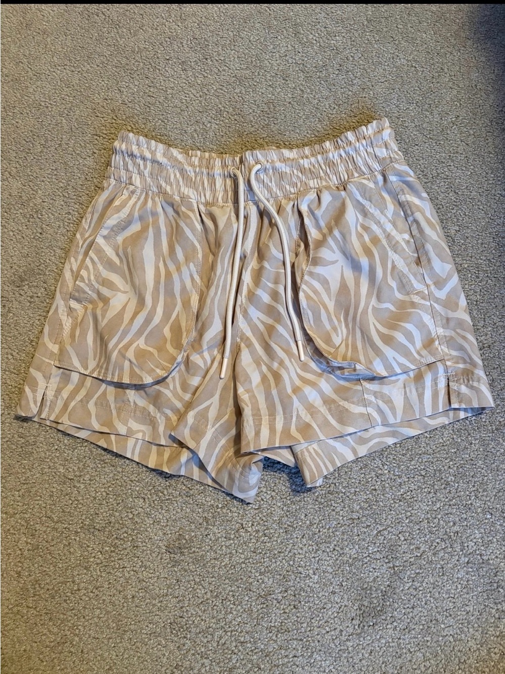 Old Navy Active Women's Tan and White StretchTech Zebra Print Shorts | Size XS